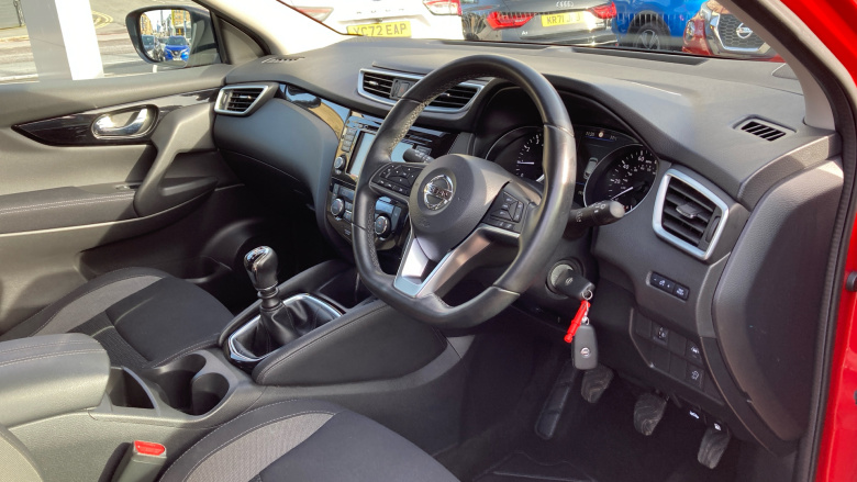 Nissan Qashqai 1.3 DiG-T Acenta Premium 5dr Petrol Hatchback